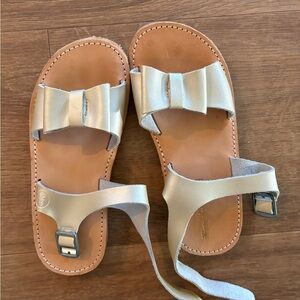 Girls Freshly Picked Bow Sandals Size 11 Platinum color